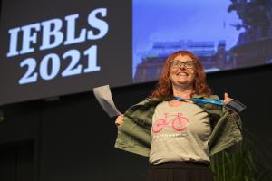Martina Jürs holder åbningstale på IFBLS 2021