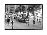 1995: Hospitalslaboranter og sygeplejersker demonstrerer over, at deres strejker blev stoppet med et lovindgreb.